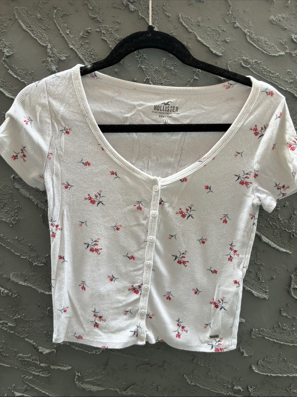 Hollister White Floral Button-Up Scoop Crop Top